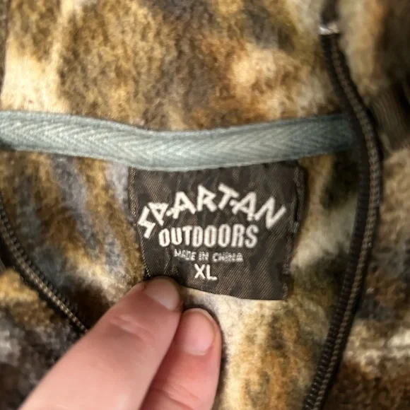 Men's Camouflage Zip-Up Sweater - Picture 3 of 3